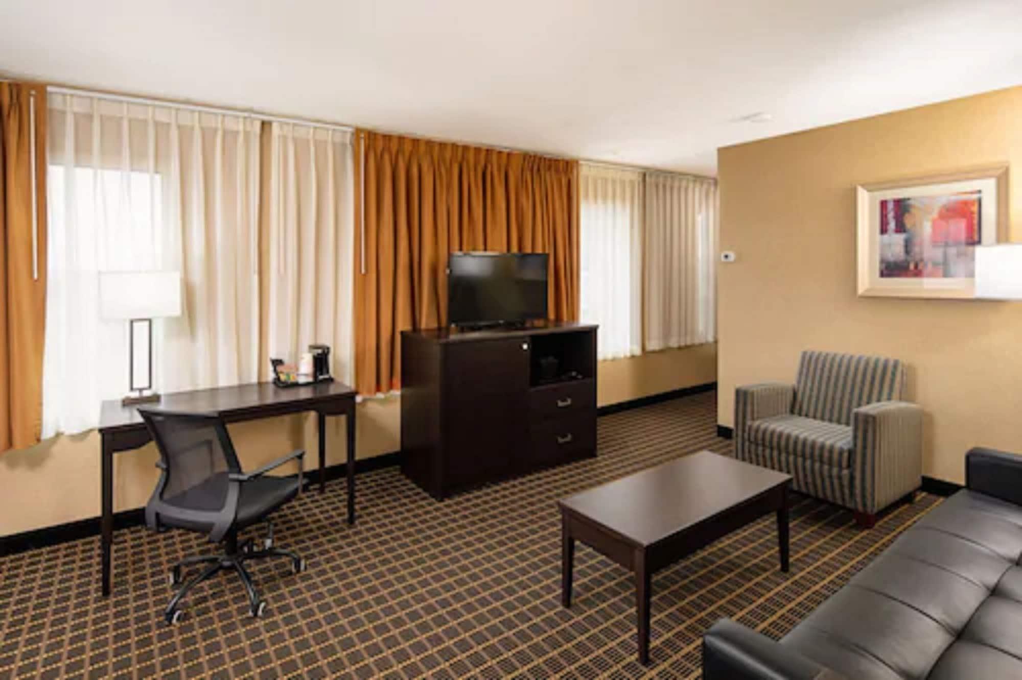 Quality Inn & Suites Downtown Windsor Bagian luar foto
