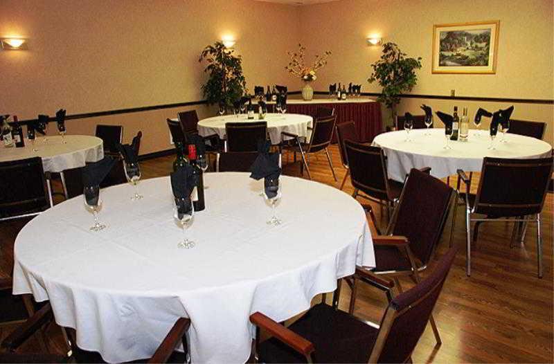 Quality Inn & Suites Downtown Windsor Bagian luar foto