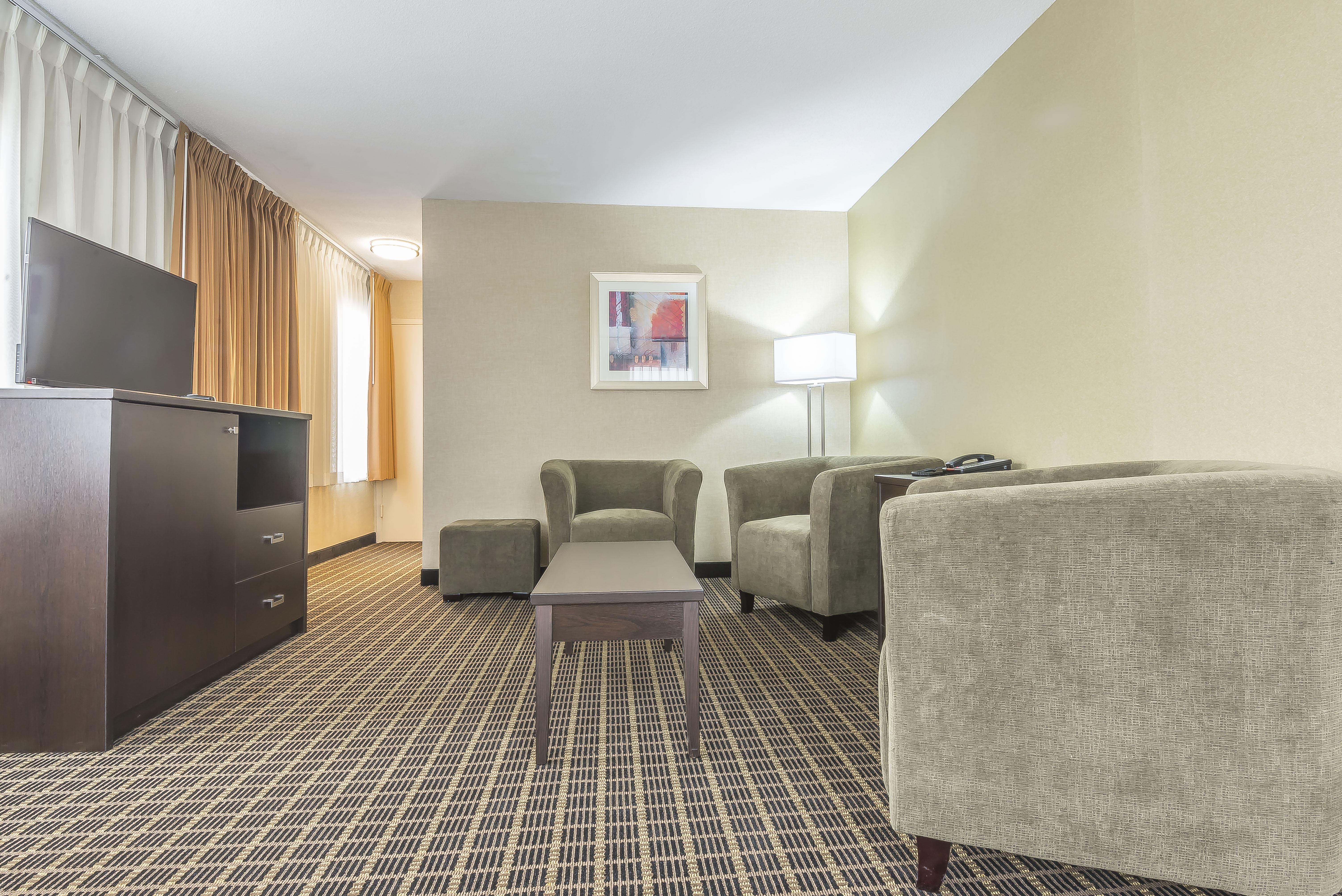 Quality Inn & Suites Downtown Windsor Bagian luar foto