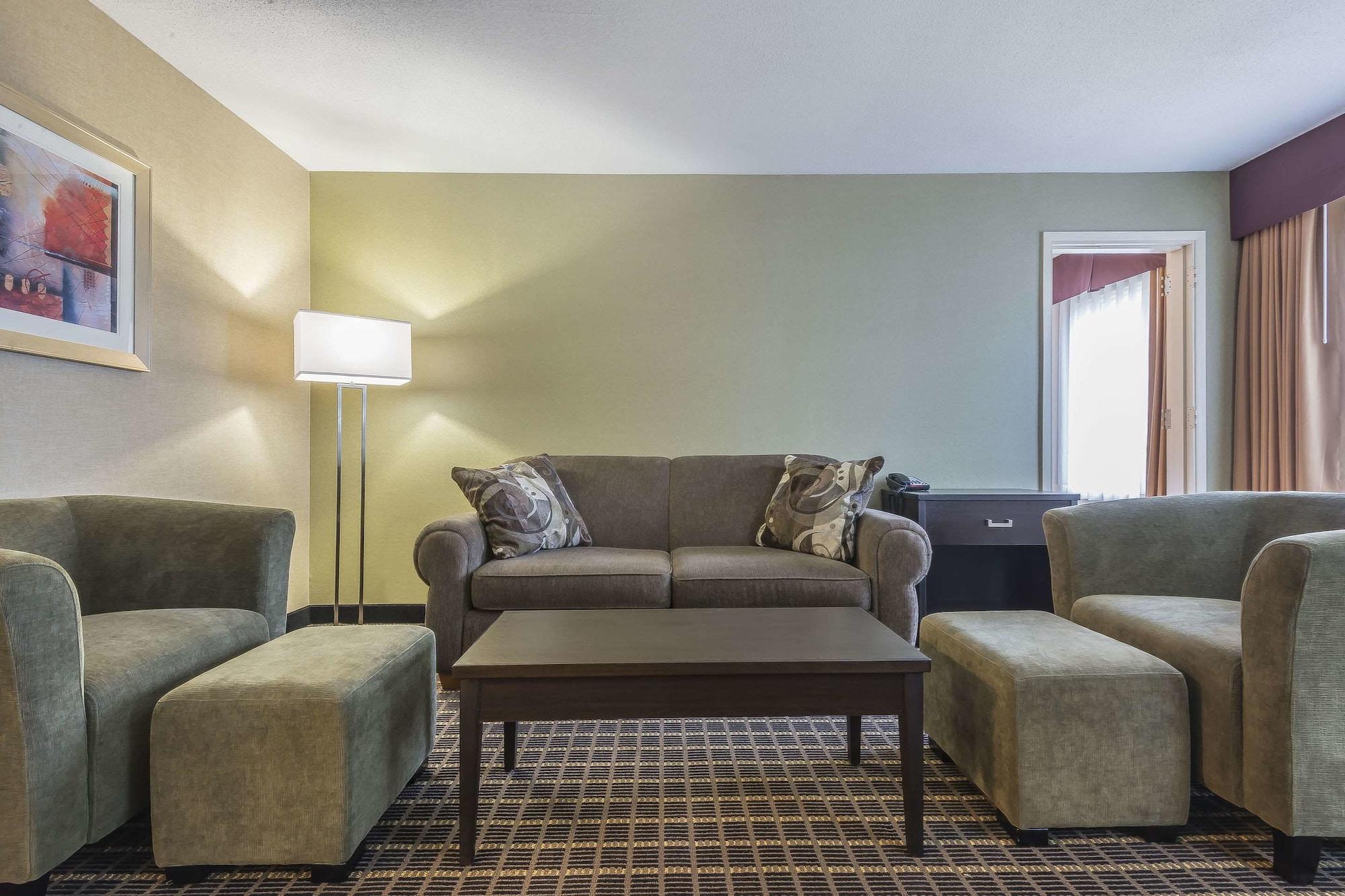 Quality Inn & Suites Downtown Windsor Bagian luar foto