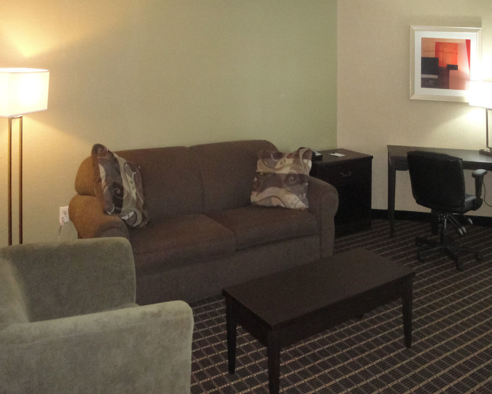 Quality Inn & Suites Downtown Windsor Bagian luar foto
