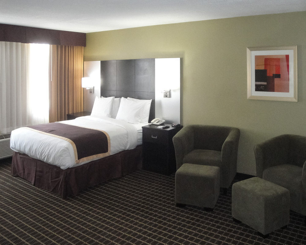 Quality Inn & Suites Downtown Windsor Bagian luar foto